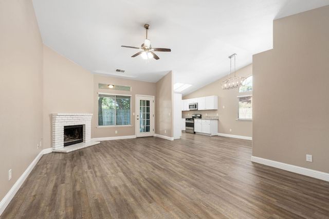 4033 W Providence Avenue, Fresno, CA 93722