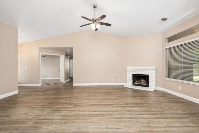 4033 W Providence Avenue, Fresno, CA 93722