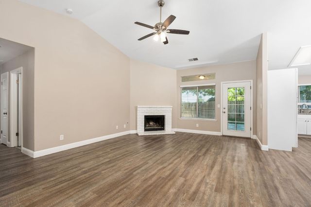 4033 W Providence Avenue, Fresno, CA 93722