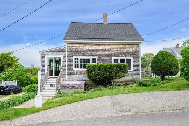 2 Circuit Ave, Hull, MA 02045