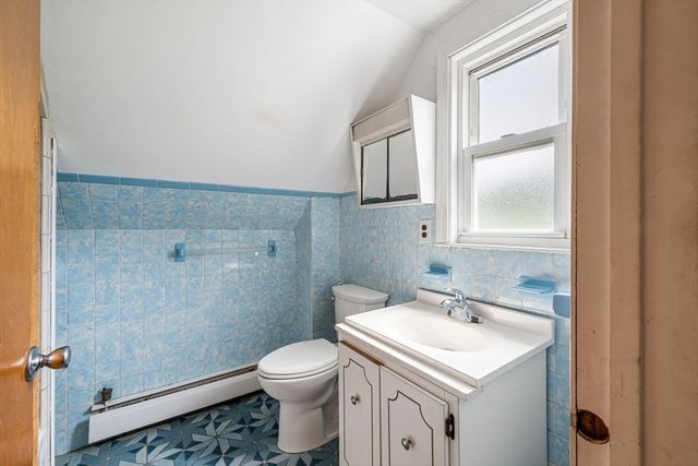 2 Circuit Ave, Hull, MA 02045