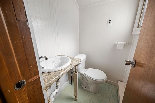 2 Circuit Ave, Hull, MA 02045