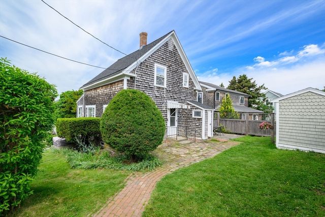 2 Circuit Ave, Hull, MA 02045