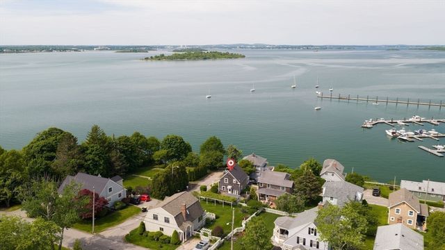 2 Circuit Ave, Hull, MA 02045