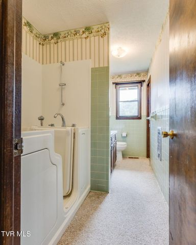 21495 Gale Avenue, Bristol, VA 24202