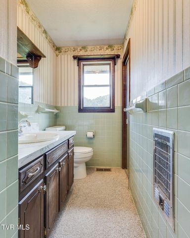 21495 Gale Avenue, Bristol, VA 24202