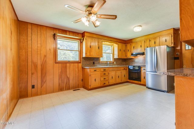 21495 Gale Avenue, Bristol, VA 24202