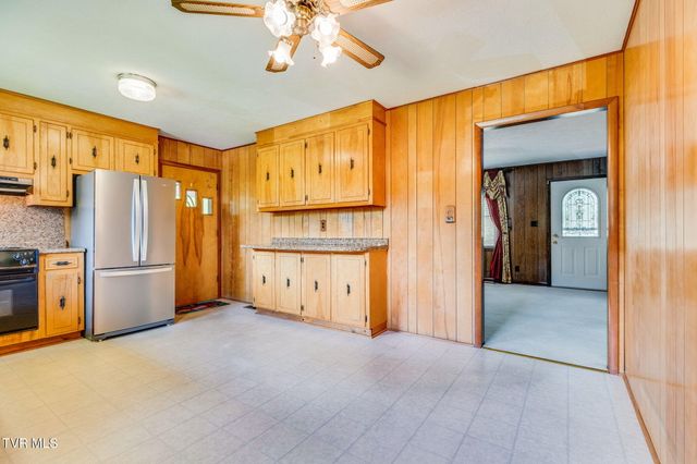 21495 Gale Avenue, Bristol, VA 24202