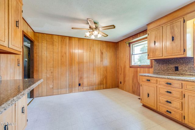21495 Gale Avenue, Bristol, VA 24202