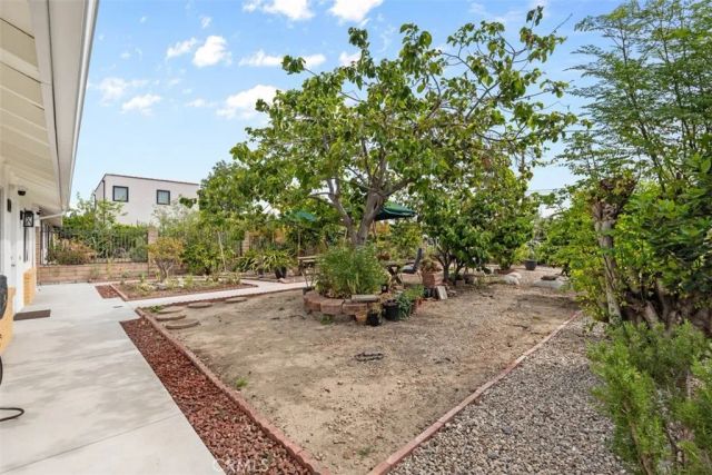 8161 Laurel Canyon, North Hollywood, CA 91605