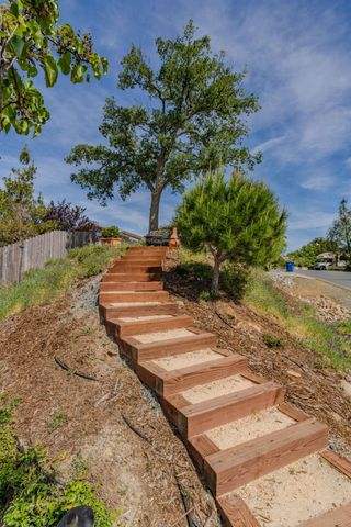 532 Oakridge Rd, Valley Springs, CA 95252