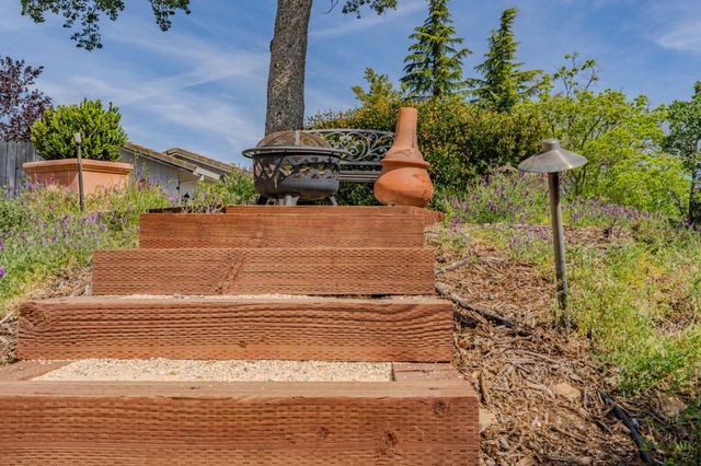 532 Oakridge Rd, Valley Springs, CA 95252