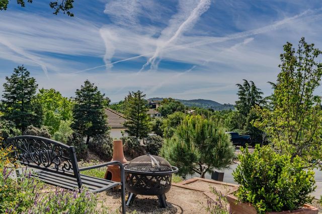 532 Oakridge Rd, Valley Springs, CA 95252