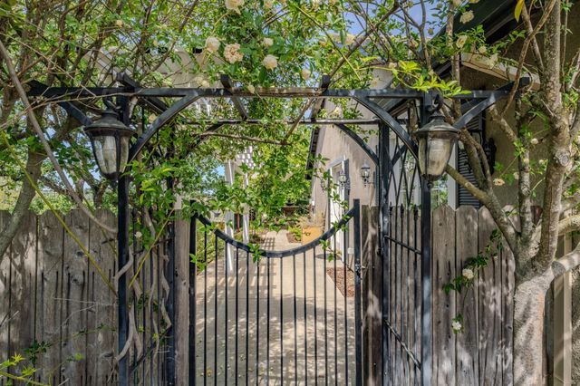 532 Oakridge Rd, Valley Springs, CA 95252