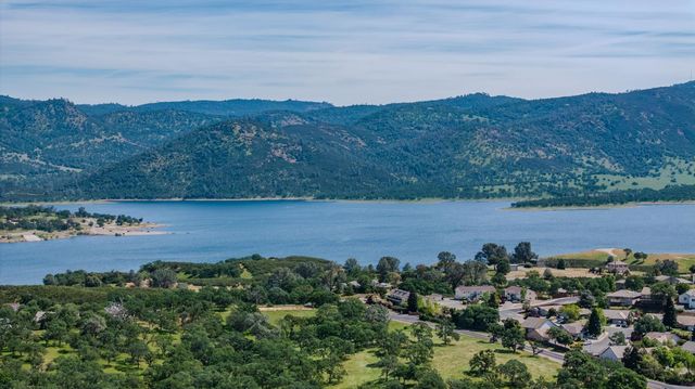 532 Oakridge Rd, Valley Springs, CA 95252