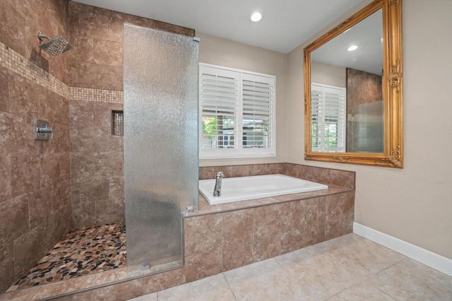 532 Oakridge Rd, Valley Springs, CA 95252