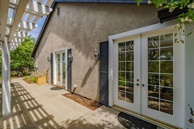 532 Oakridge Rd, Valley Springs, CA 95252