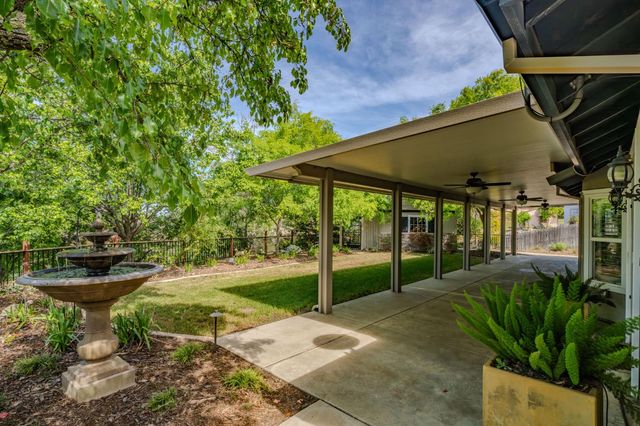 532 Oakridge Rd, Valley Springs, CA 95252