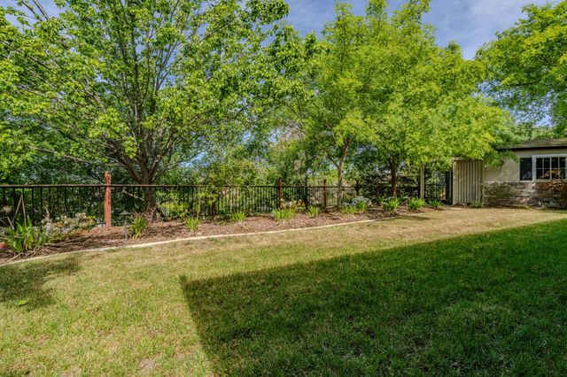 532 Oakridge Rd, Valley Springs, CA 95252