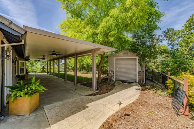 532 Oakridge Rd, Valley Springs, CA 95252