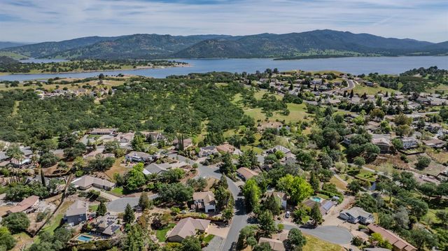 532 Oakridge Rd, Valley Springs, CA 95252