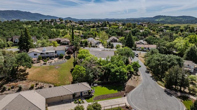 532 Oakridge Rd, Valley Springs, CA 95252