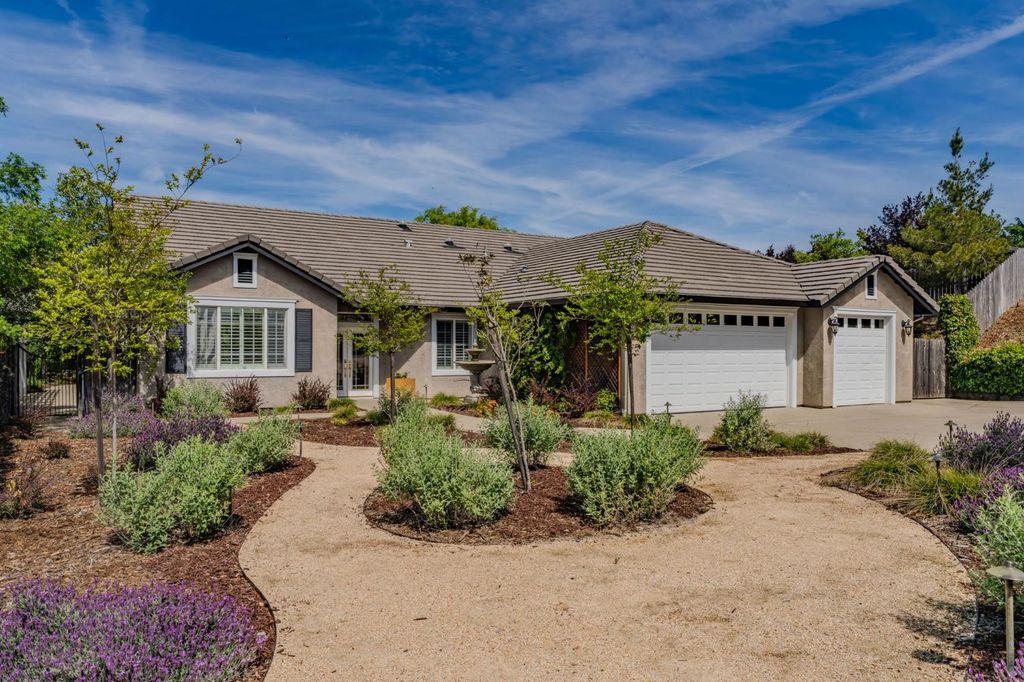 532 Oakridge Rd, Valley Springs, CA 95252