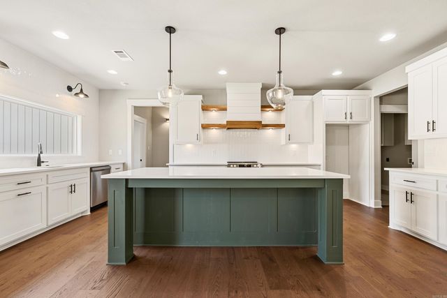 9714 Gunter Loop, Benton, AR 72019