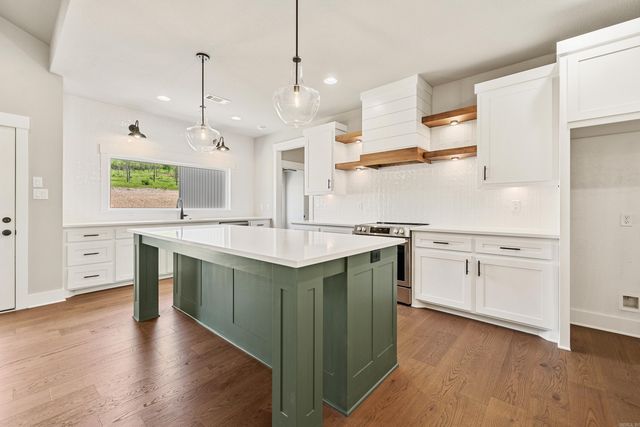 9714 Gunter Loop, Benton, AR 72019