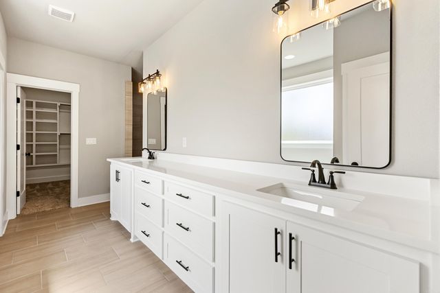 9714 Gunter Loop, Benton, AR 72019