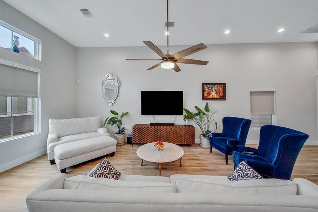 814 Thornton Road G, Houston, TX 77018