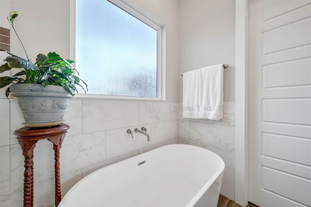 814 Thornton Road G, Houston, TX 77018