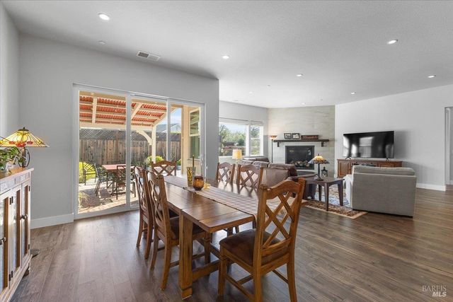 573 Misty Ct, Santa Rosa, CA 95403