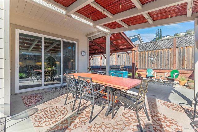 573 Misty Ct, Santa Rosa, CA 95403