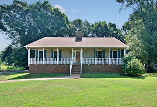 108 N Windy Point, Townville, SC 29689