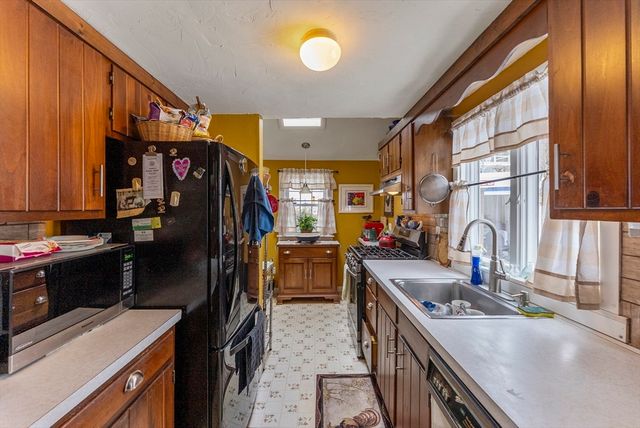 24 East Rd, Mashpee, MA 02649