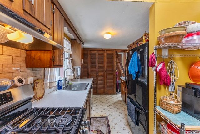 24 East Rd, Mashpee, MA 02649