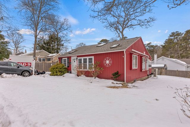 24 East Rd, Mashpee, MA 02649