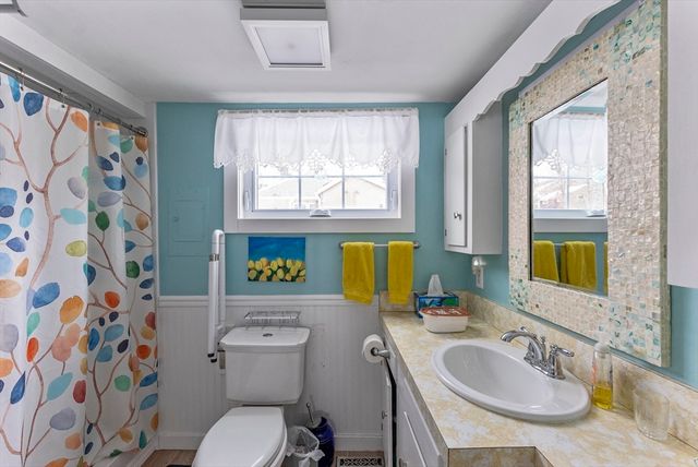 24 East Rd, Mashpee, MA 02649