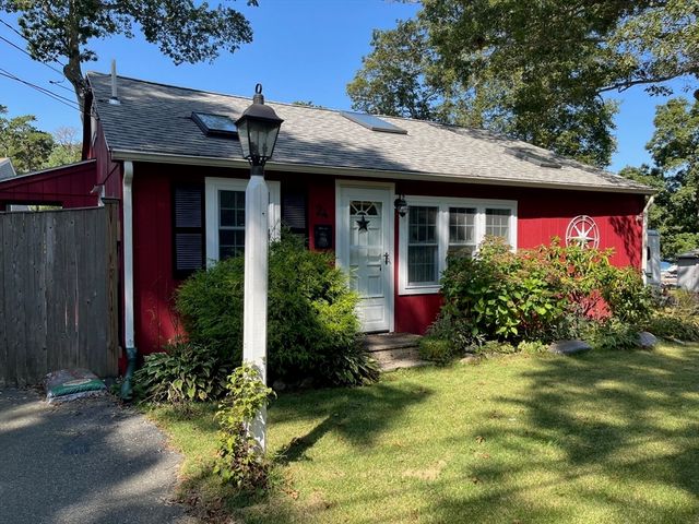 24 East Rd, Mashpee, MA 02649
