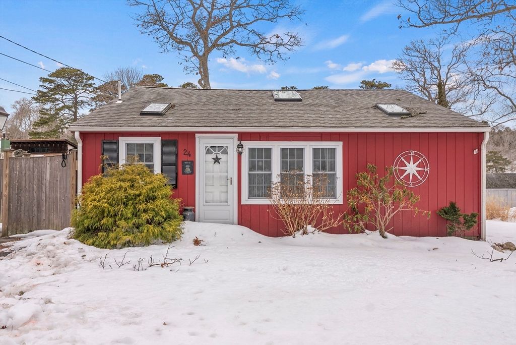 24 East Rd, Mashpee, MA 02649