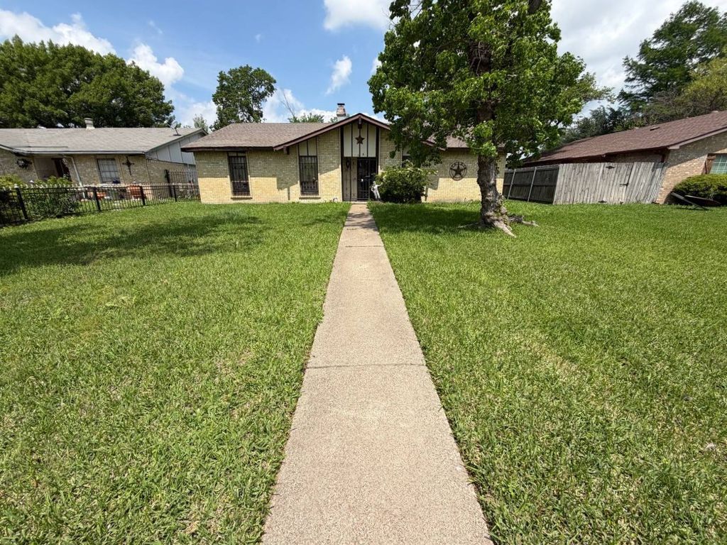 317 Long Shadow Lane, Mesquite, TX 75149