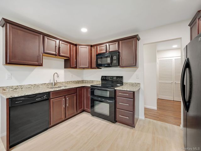 327 Sierra Vista Lane, Valley Cottage, NY 10989