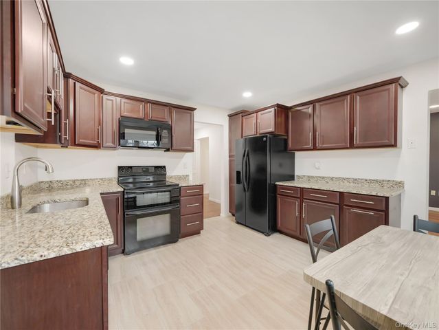 327 Sierra Vista Lane, Valley Cottage, NY 10989