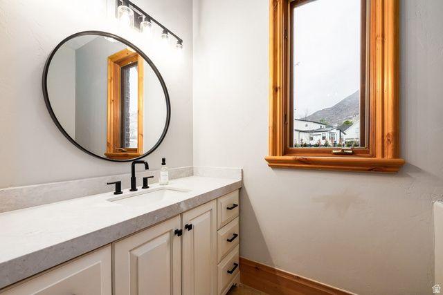 5083 S CLARENDEN PL, Holladay, UT 84117