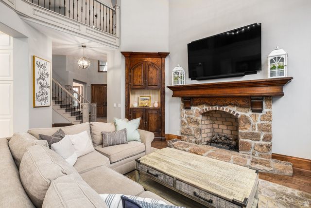 5083 S CLARENDEN PL, Holladay, UT 84117