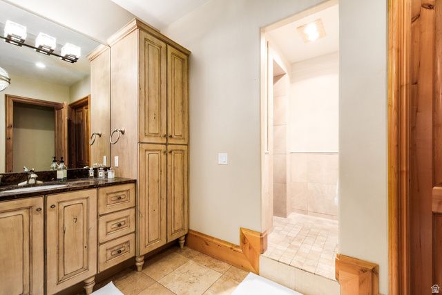 5083 S CLARENDEN PL, Holladay, UT 84117