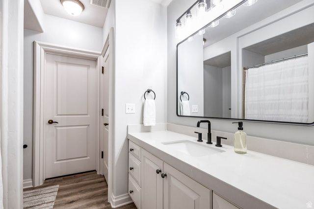 5083 S CLARENDEN PL, Holladay, UT 84117