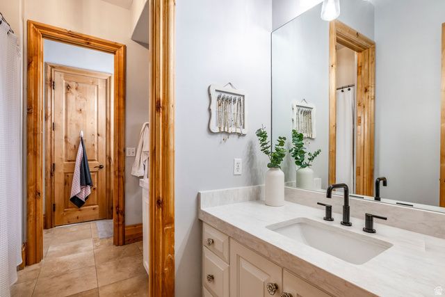 5083 S CLARENDEN PL, Holladay, UT 84117