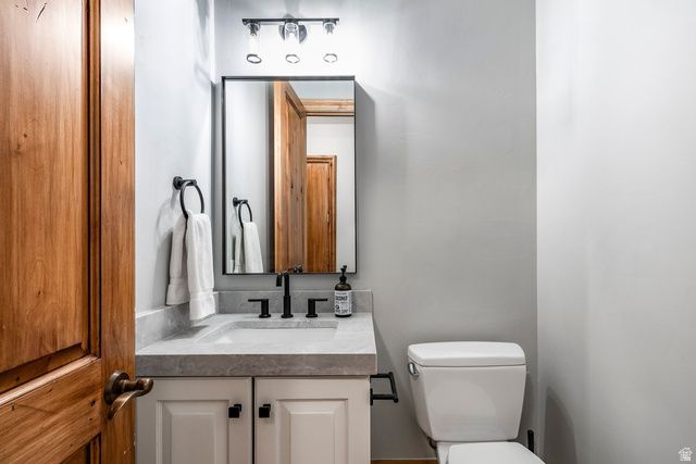 5083 S CLARENDEN PL, Holladay, UT 84117